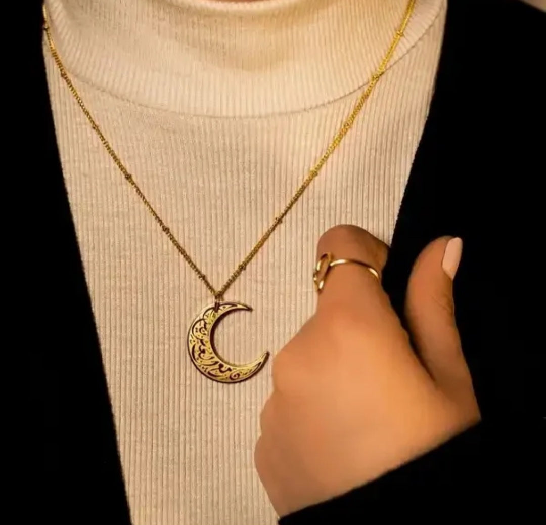 Curved Moon - Islamic Pendant  فَإِنَّ مَعَ ٱلْعُسْرِ يُسْرًا  "verily, with hardship comes ease"