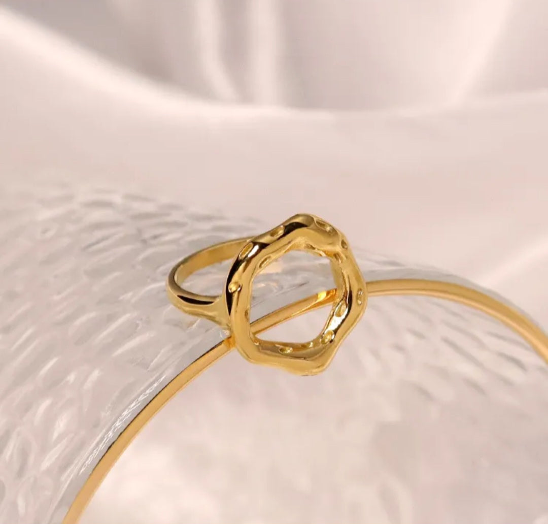 Geometric Hollow Circle Ring