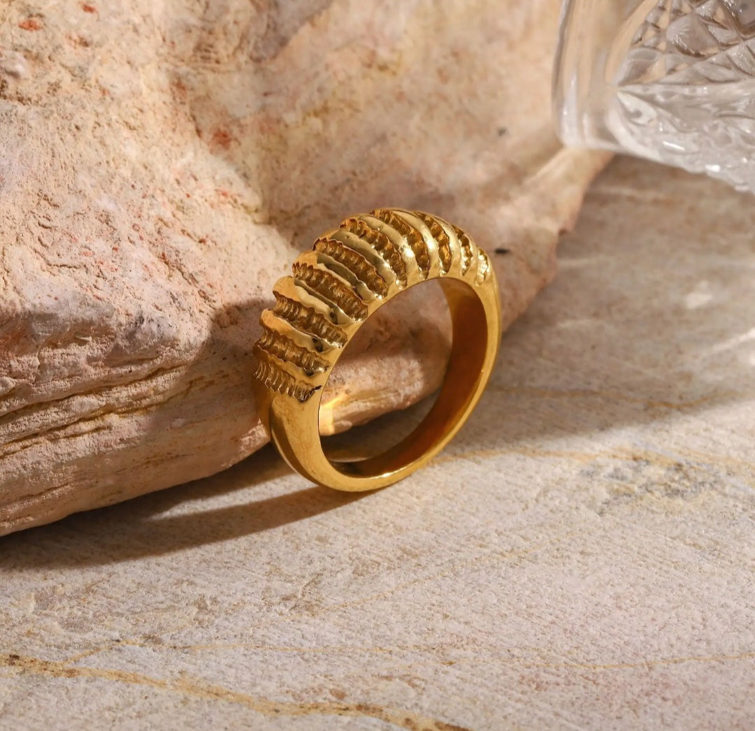 Vertical Strip Croissant Ring