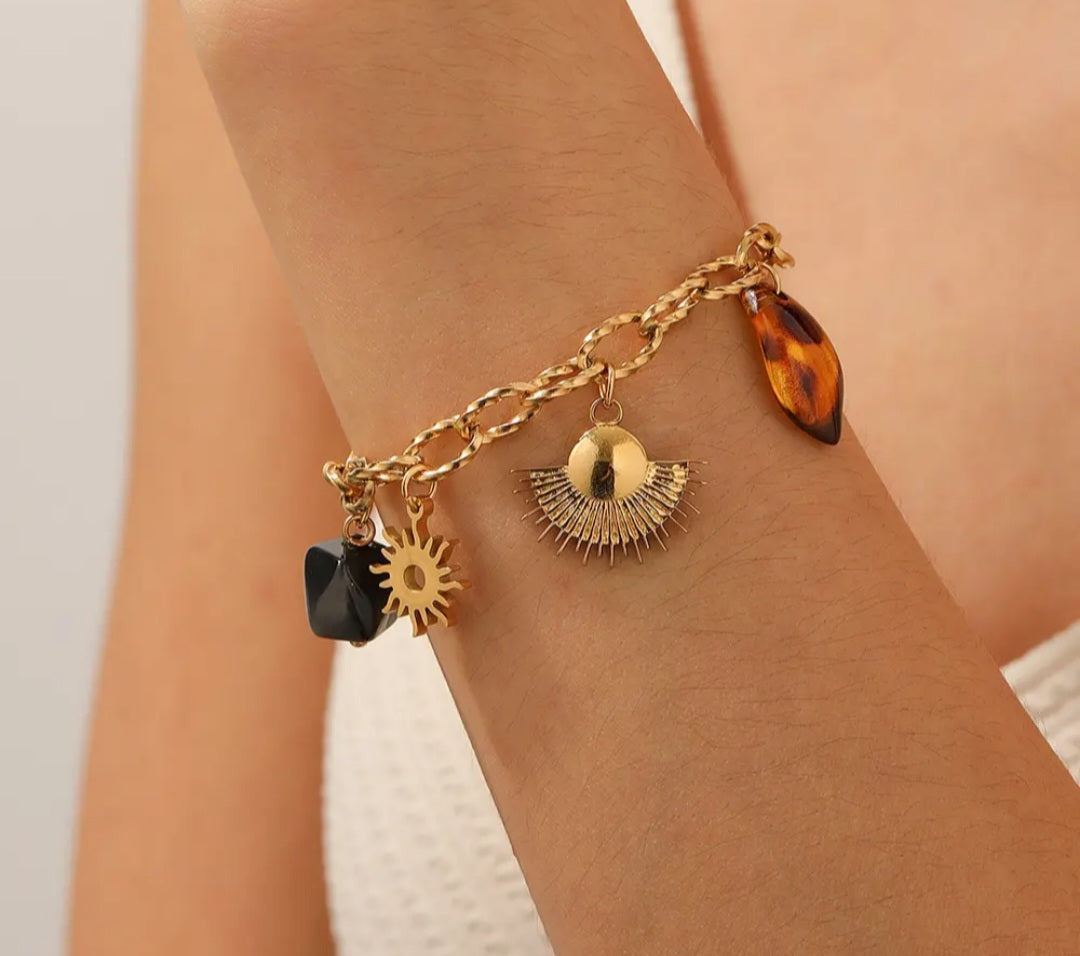 Retro Versatile Sun Fan-Shaped Pendant Chain Bracelet
